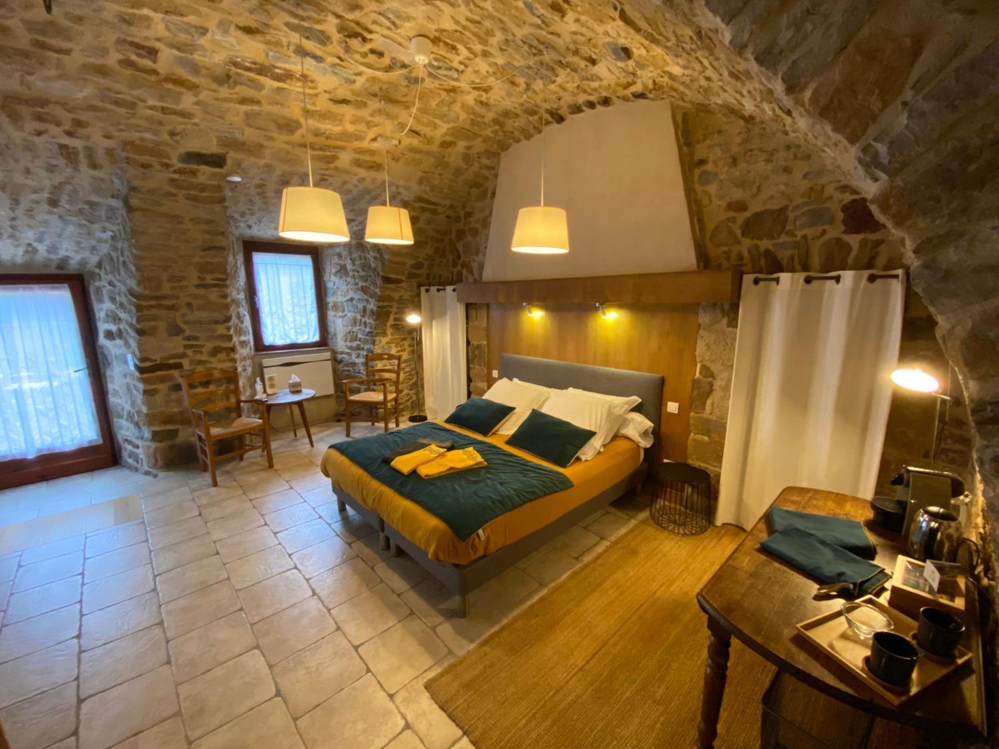 Les Caselles, Gite Et Maison D'Hotes Saint-Beauzely Екстер'єр фото